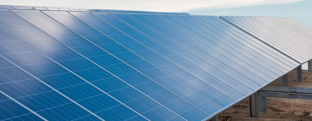 Qual é a vida útil de uma placa solar_