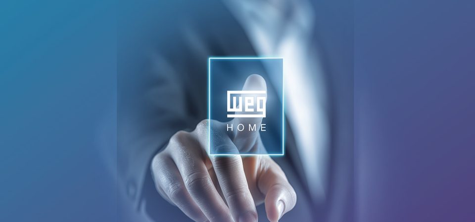Imagem de uma pessoa tocando uma tela digital com o logo da Webex Home, destacando tecnologia e facilidades na automação residencial.
